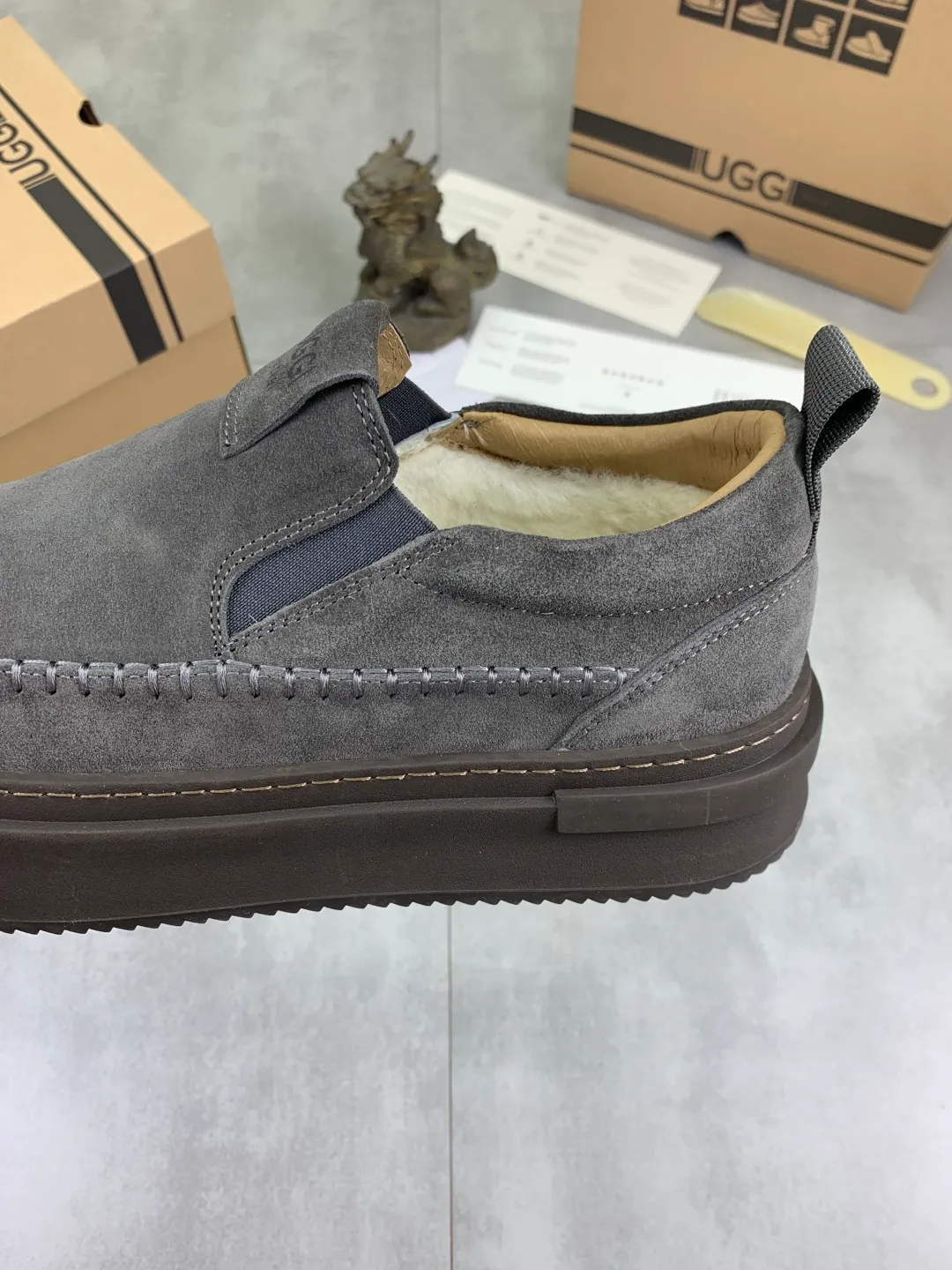 Men's men's shoes 💰P580 New arrival 🆕🆕🆕 IUGGI men's shoes slip-on loafers British style fashionable retro casual sneakers Convenient, comfortable, casual, versatile style Wool lining is comfortable and warm Rubber outsole Non-slip and firm Size: 39-44 Three colors 8731-8